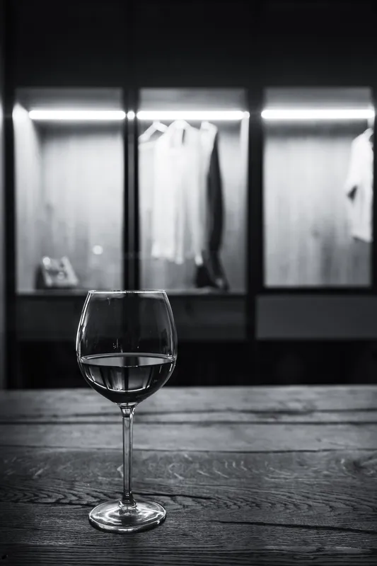 verre de vin dans une ambiance calme